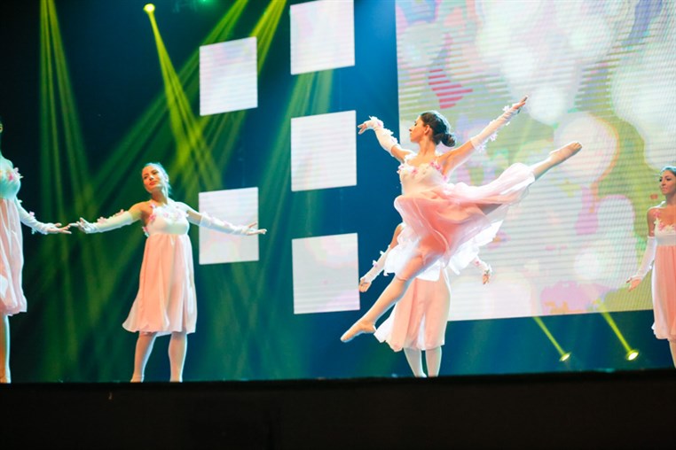 Tribe Dance Hold Your Dream 